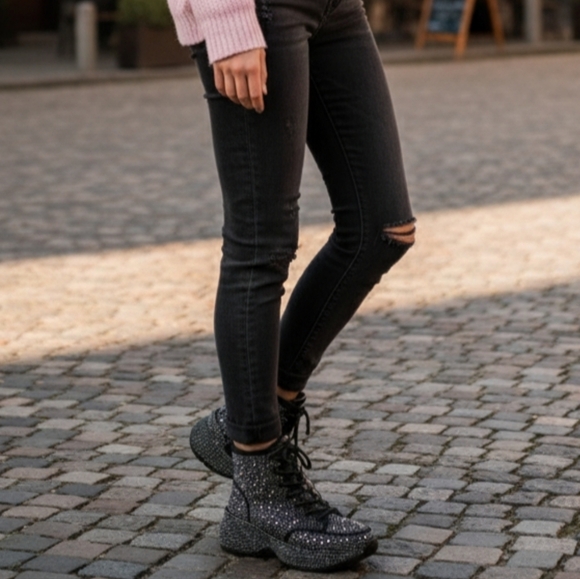 𝘽𝘼𝘾𝙆 𝙄𝙉 𝙎𝙏𝙊𝘾𝙆🖤𝑹𝒉𝒊𝒏𝒆𝒔𝒕𝒐𝒏𝒆 𝑯𝒊𝒈𝒉 𝑻𝒐𝒑 𝑷𝒍𝒂𝒕𝒇𝒐𝒓𝒎 - Picture 2 of 12